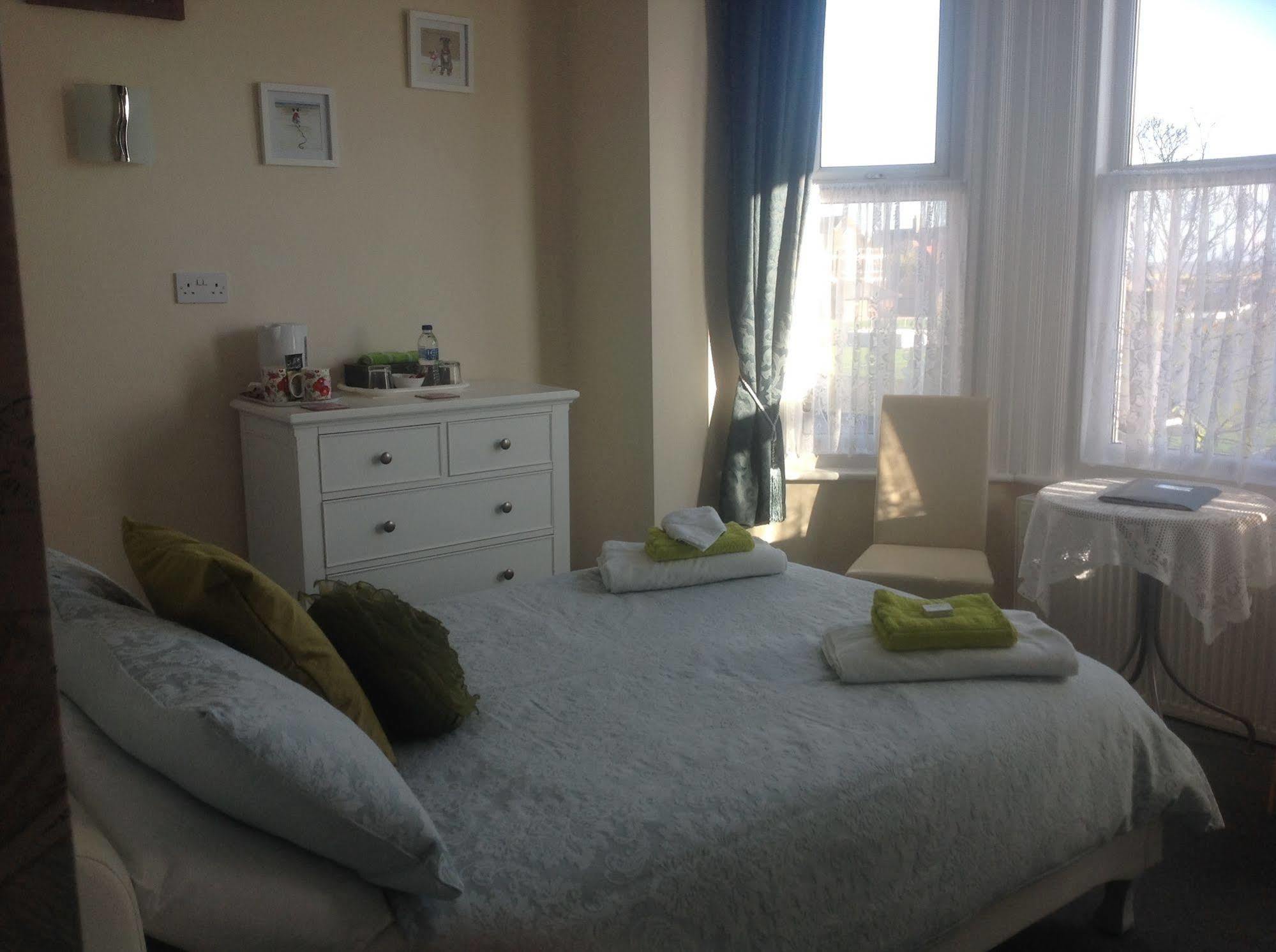 Cleasewood Guest House Great Yarmouth Exterior foto